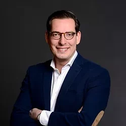Dr. Dominik Benner